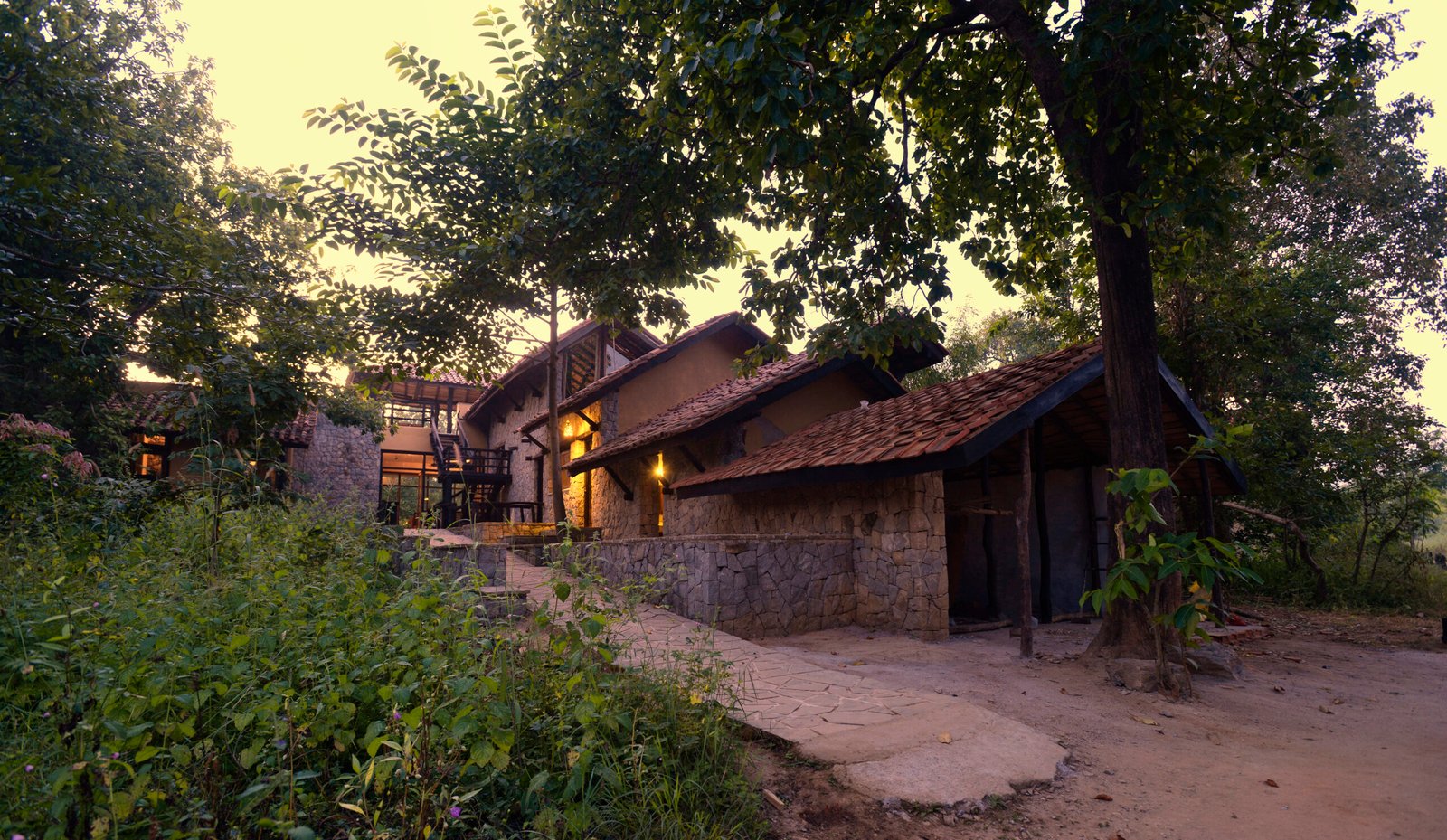 Kanha Earth Lodge - Kanha National Park