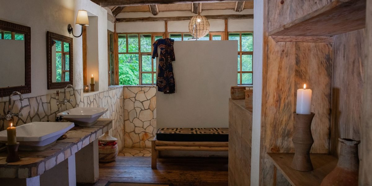 Bwindi Lodge Deluxe Room Bathroom